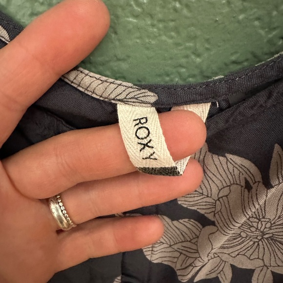 Roxy Floral Tank - Picture 2 of 3